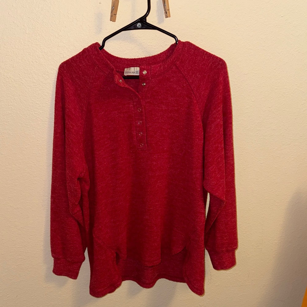 Zenana Outfitters Women's Red Henley Sweatshirt
